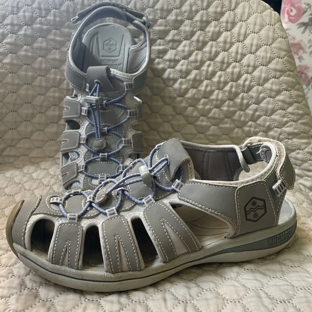 Khombu Gray and Blue Women's Sandals